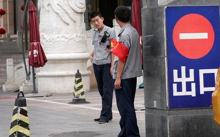 做保安是不是很丢人(龙华保安公司怎么样)