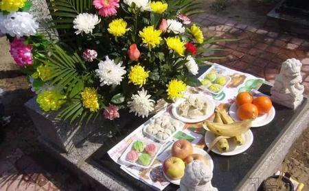 上坟贡品拿回来吃行吗(上坟的点心能拿回家吃吗)