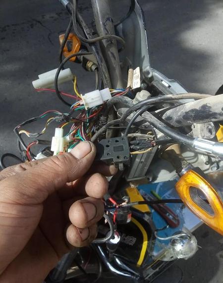 电动车淋雨了还能骑吗(电动车淋雨了一开就响怎么快速解决)