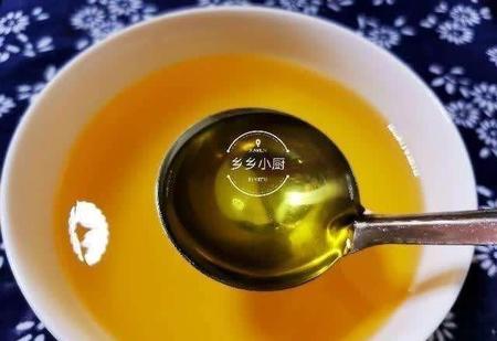 炒完菜加明油是什么油(厨师炒菜的明油是什么)