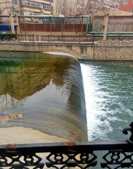 有些榜一要求跟主播谈恋爱