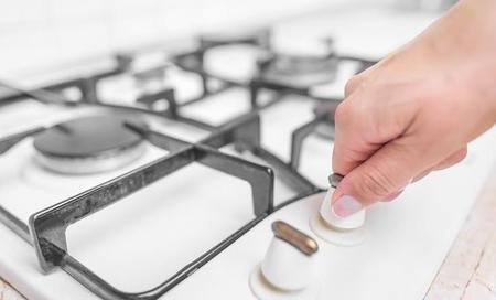 天然气用完后是先关火还是先关气(用天然气是先关灶还是关气)