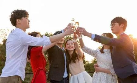 女子与喝酒男友接吻被测出酒驾交警:亲的时间比较长