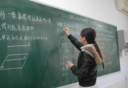 建议取消教师带薪寒暑假(教师取消寒暑假改成朝九晚五)