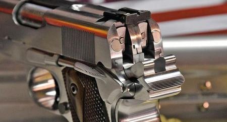 为什么子弹里的火药有这么大的威力(为什么子弹的杀伤力这么大)