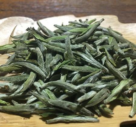 请问白茶应该怎么泡(白茶寿眉与贡眉的区别)