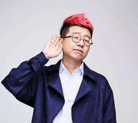 李诞为啥会火(李诞红色头发)