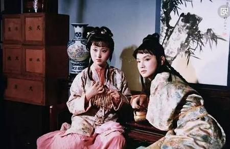 《红楼梦》贾宝玉的特点是什么?(红楼梦贾宝玉的性格特点)