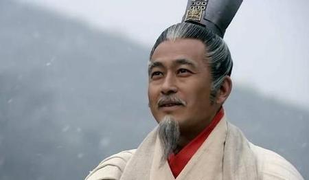 中国古代三大家族(像梁启超一样优秀的人物简要写他的事例)