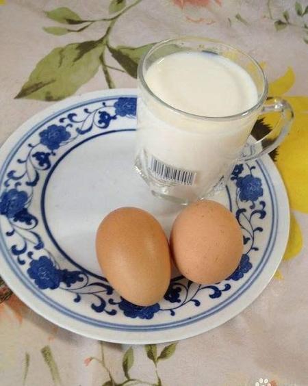 牛奶煮鸡蛋有什么作用(牛奶可以煮沸加鸡蛋吗)