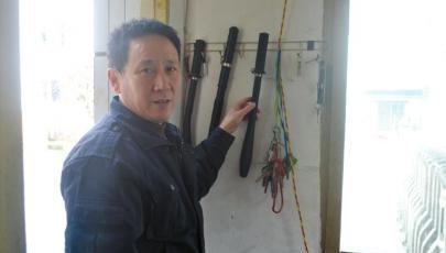 保安的警棍应该佩戴在什么地方(警用器械使用管理规定)