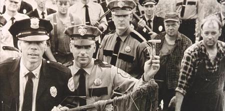 肖申克的救赎安迪逃出的过程