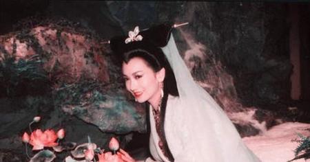 《白蛇传》白素贞的品质(白蛇传小青的人物特点)