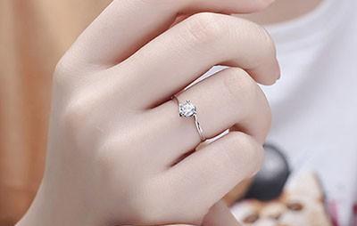 订婚不买三金直接给钱