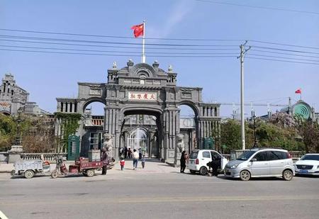 我们的家乡有什么美食和美景(家乡美食美景好玩的地方作文)