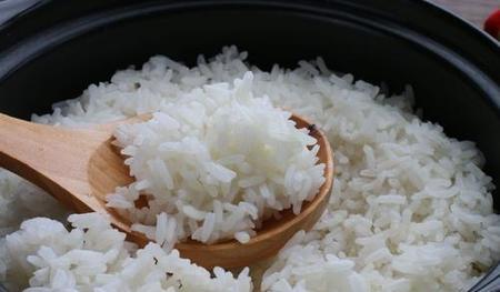 酱油炒饭怎么做最好吃(正宗的酱油炒饭怎样做窍门)