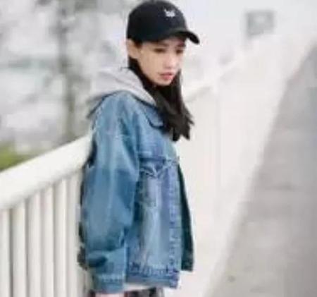 牛仔衣配什么裤子比较好看(牛仔裤时尚穿搭)