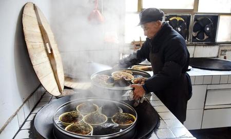 年夜饭多少道菜合适(年夜饭做几道菜吉利)
