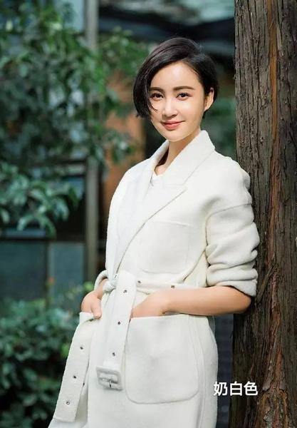 2020年的衣服流行色是什么颜色(2020最流行的衣服颜色)